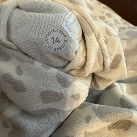 Lululemon sz 14 Align HR Leggings Cheetah print CECW 17” crop NEW - Picture 3 of 6